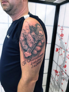 edo-tattoo-0542-kreuz-schulter