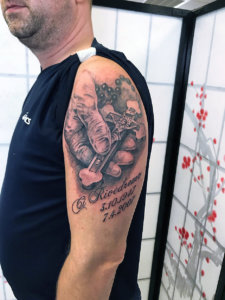 edo-tattoo-0542-kreuz-schulter